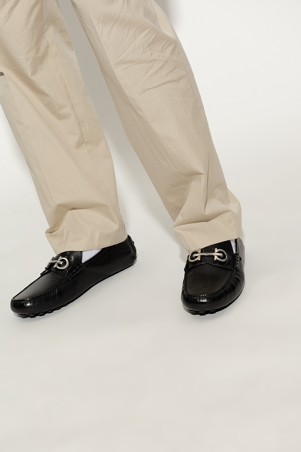 【関税込み】Ferragamo ブラック Grazioso ローファー FERRAGAMO GRAZIOSO LOAFERS - 海外通販のBUYMA